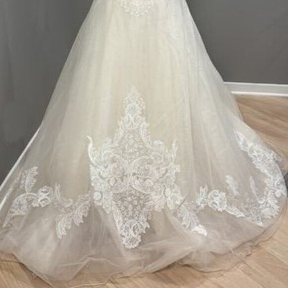 Justin Alexander Sand Nude Lace Portrait Neckline and Tulle Skirt - Picture 2 of 5